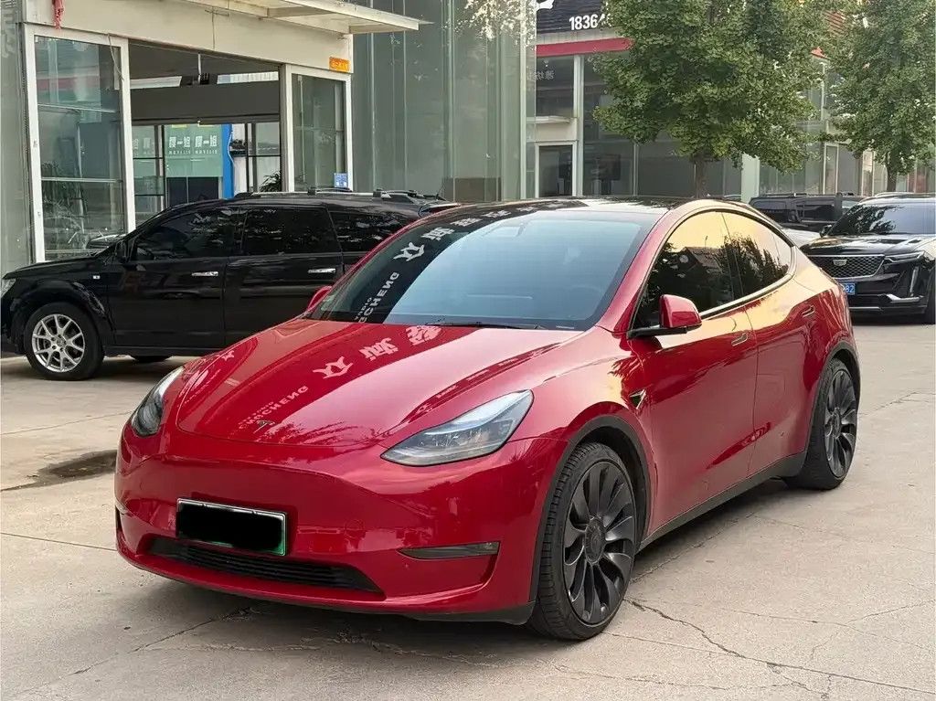 Tesla Model Y — фото 1