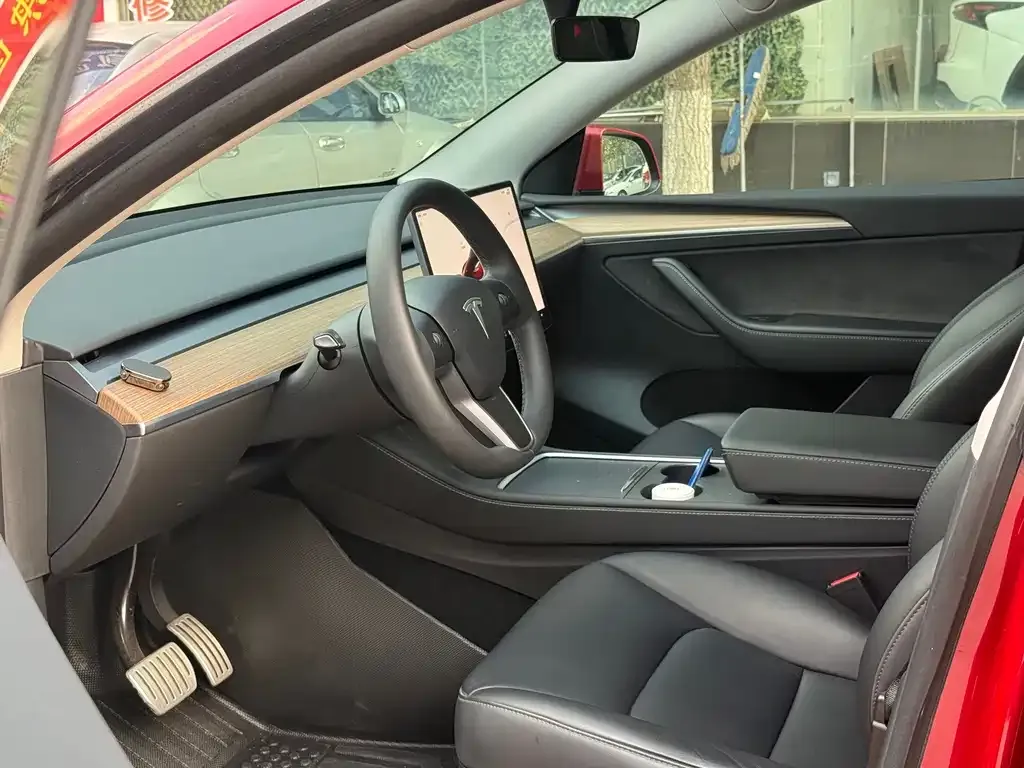 Tesla Model Y — фото 3
