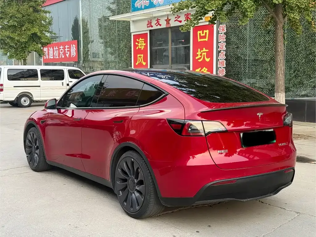 Tesla Model Y — фото 9