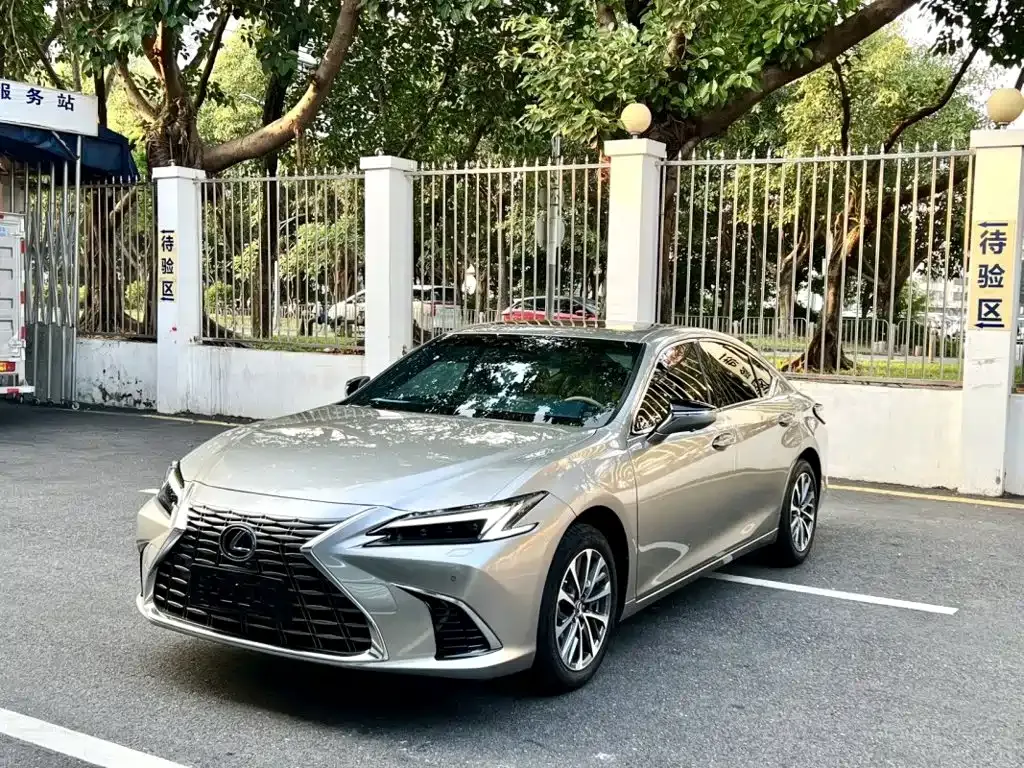 Lexus ES — фото 1