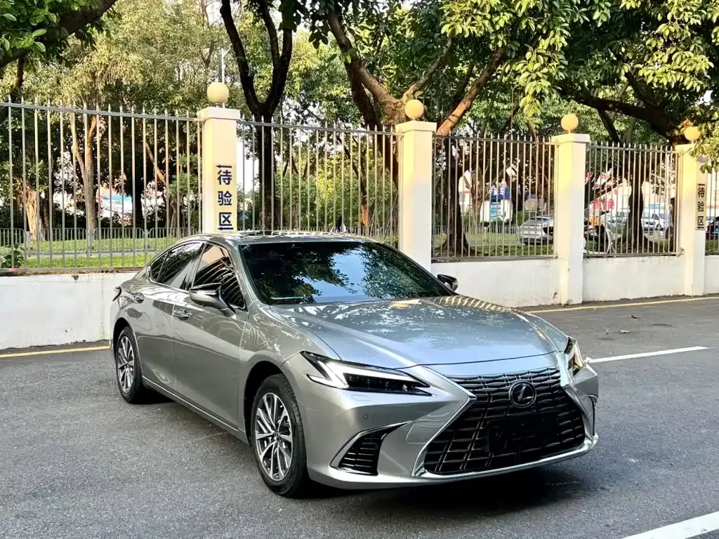 Lexus ES — фото 8