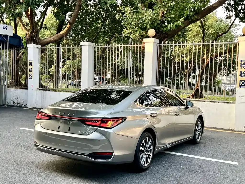 Lexus ES — фото 9