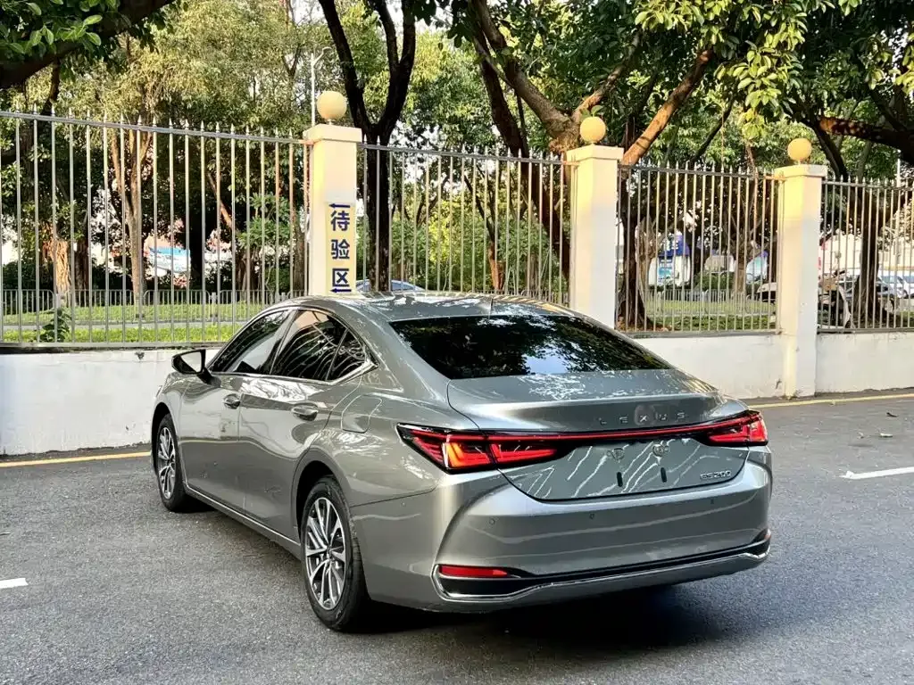 Lexus ES — фото 7