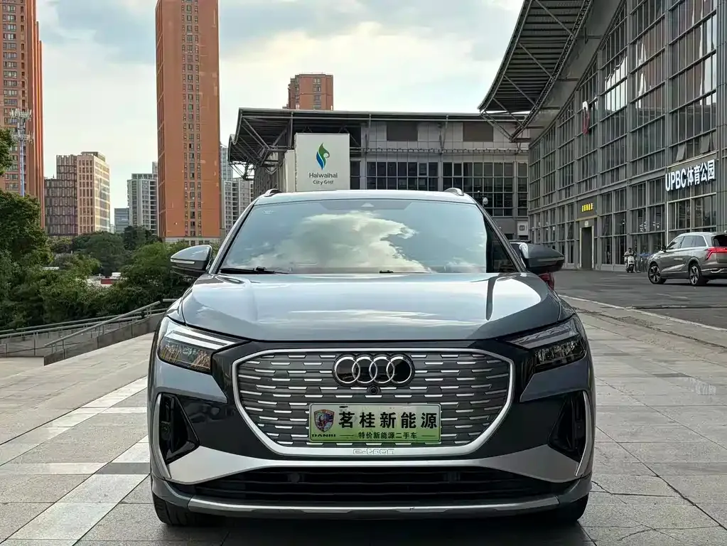 Audi Q4 e-tron — фото 4
