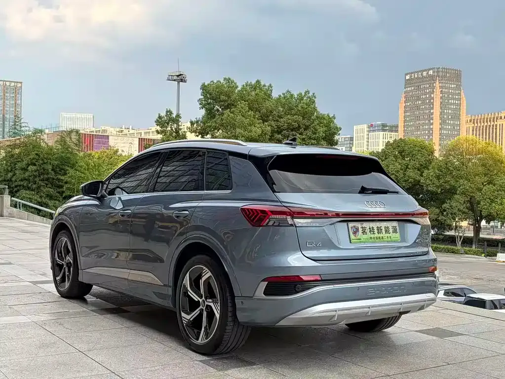 Audi Q4 e-tron — фото 2
