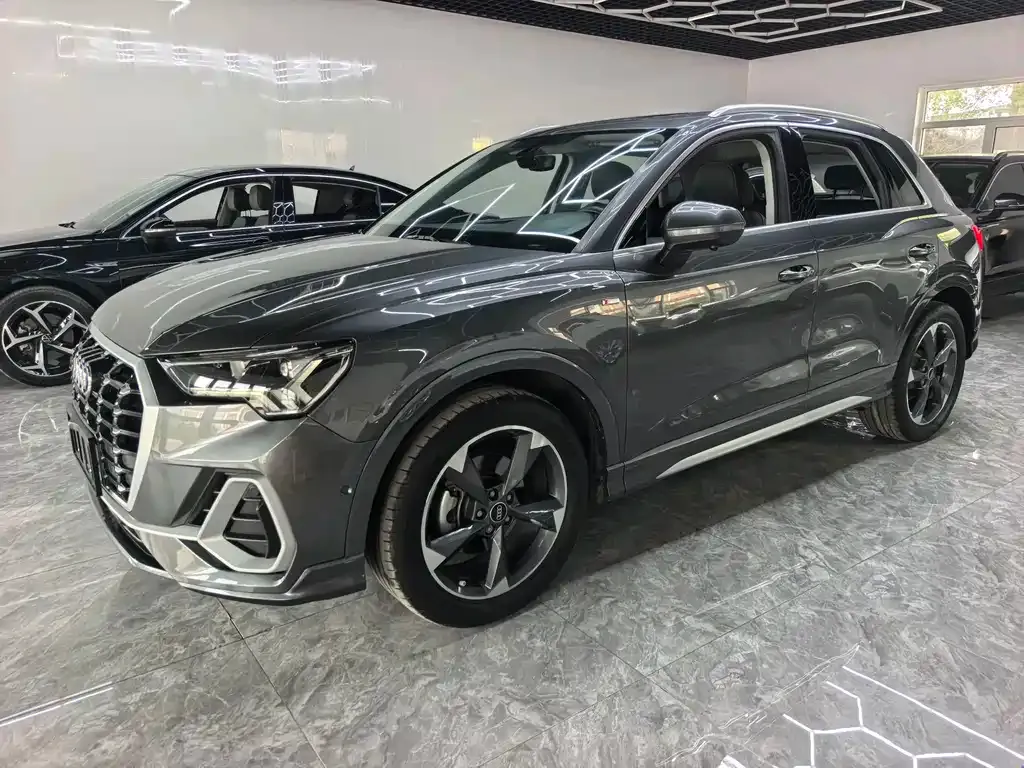 Audi Q3 — фото 1