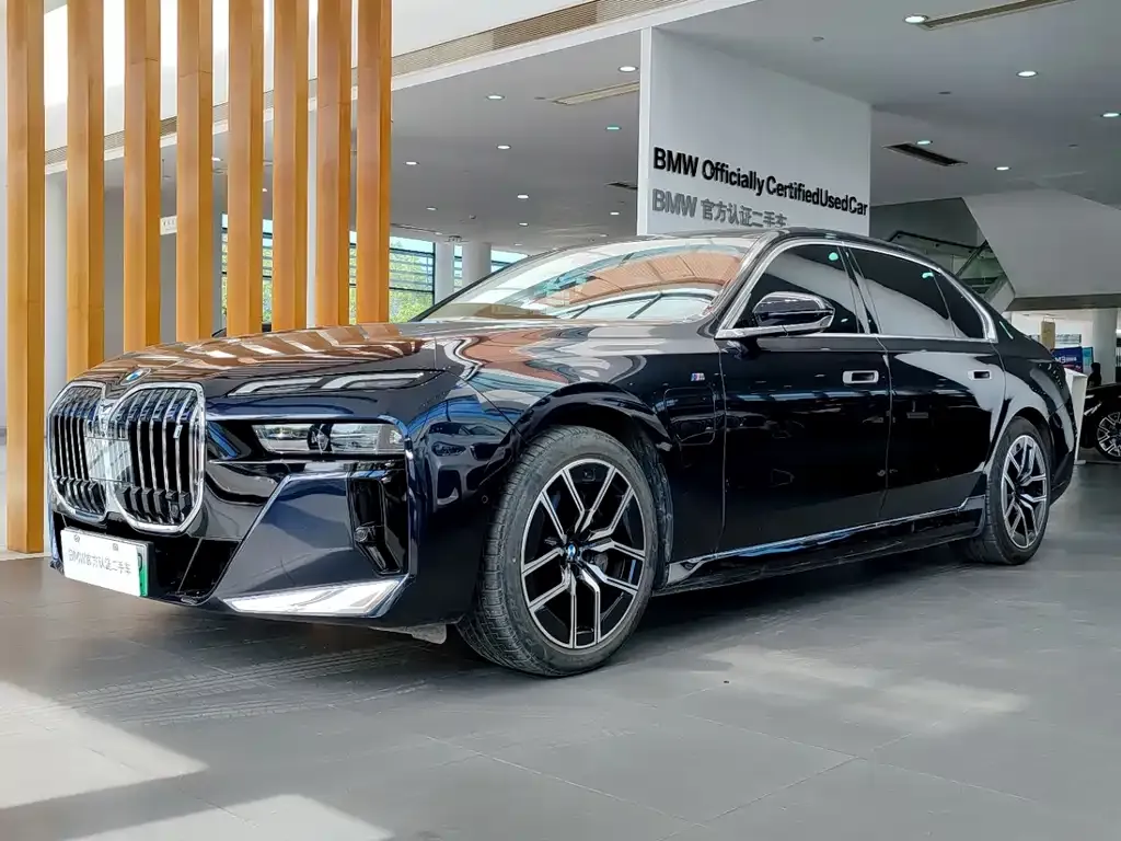 BMW i7 — фото 1