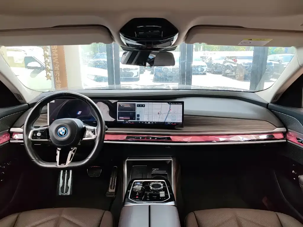 BMW i7 — фото 4