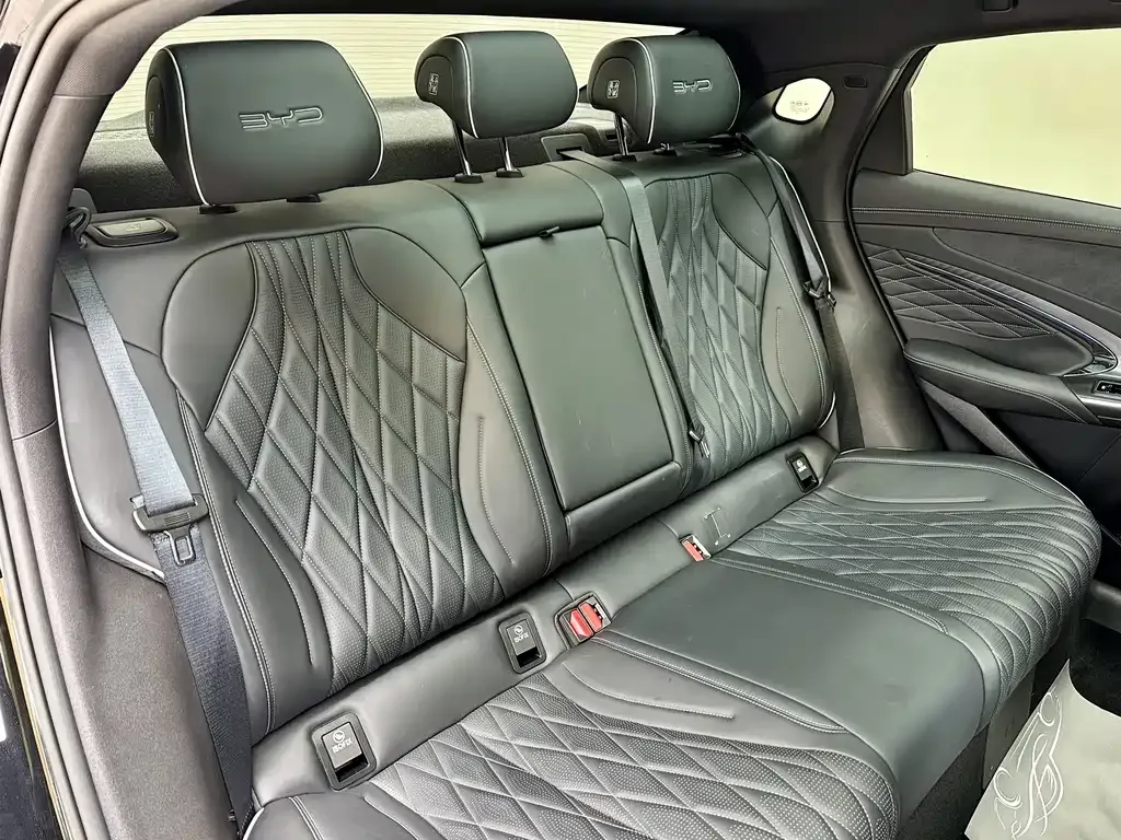 BYD Seal — фото 9