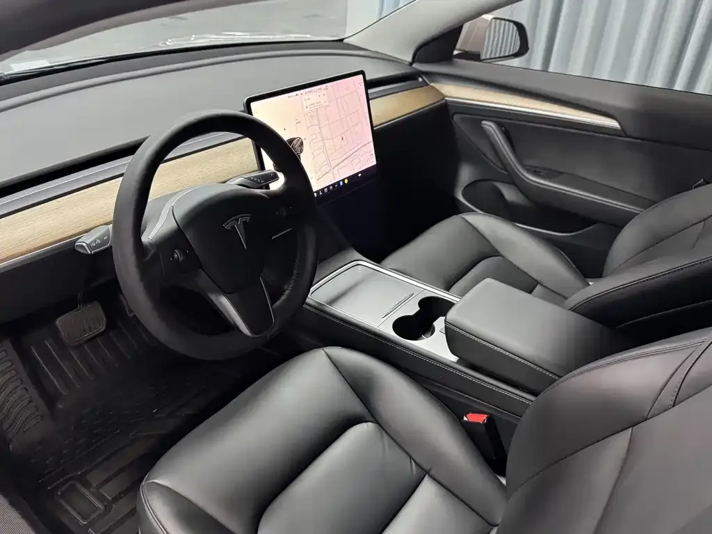 Tesla Model 3 — фото 5