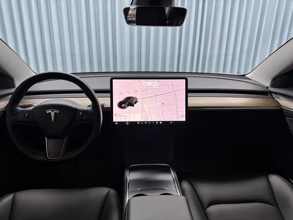 Tesla Model 3 — фото 9
