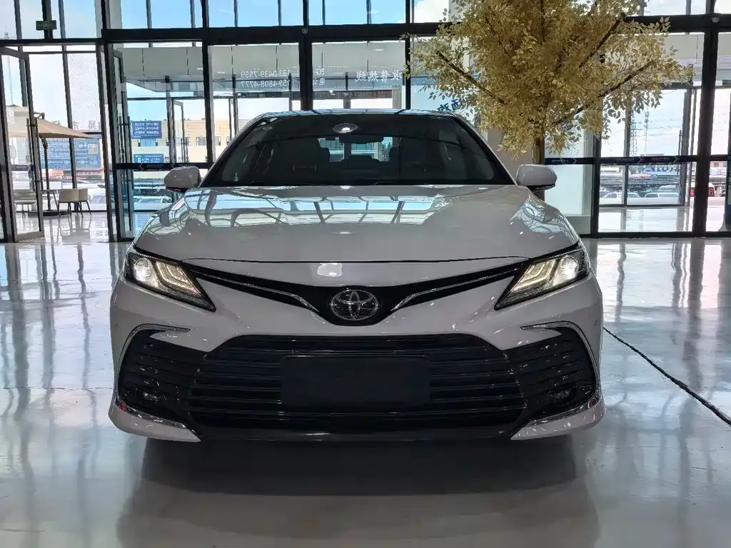 Toyota Camry — фото 8