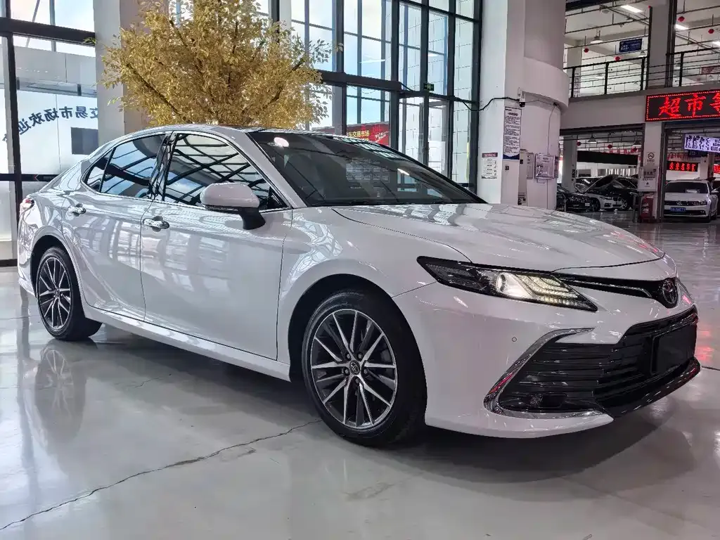 Toyota Camry — фото 9