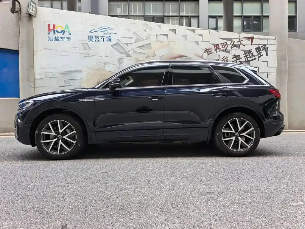 Volkswagen Touareg — фото 10