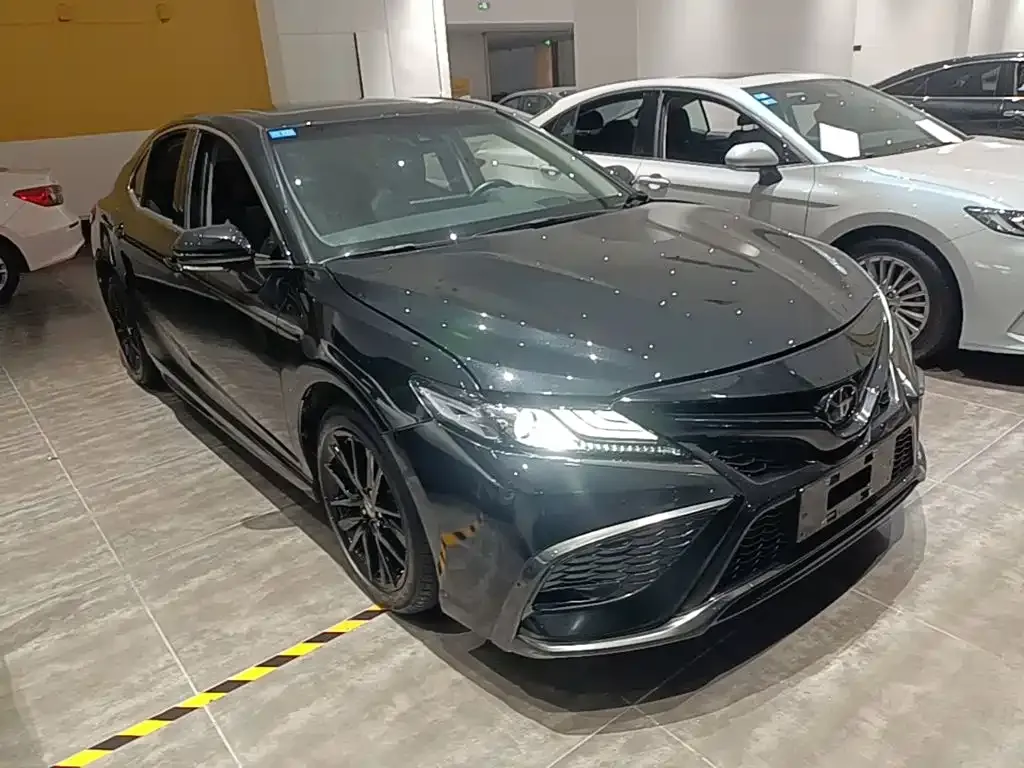 Toyota Camry — фото 4