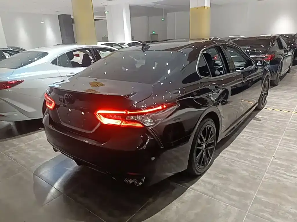 Toyota Camry — фото 9