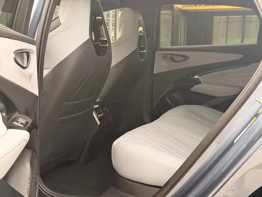 BYD Seal — фото 2