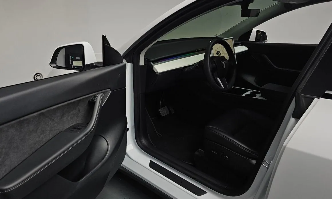 Tesla Model Y — фото 8