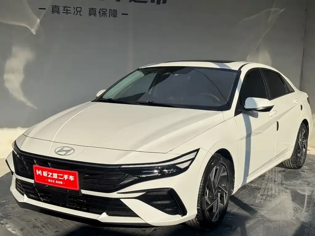 Hyundai Elantra — фото 1