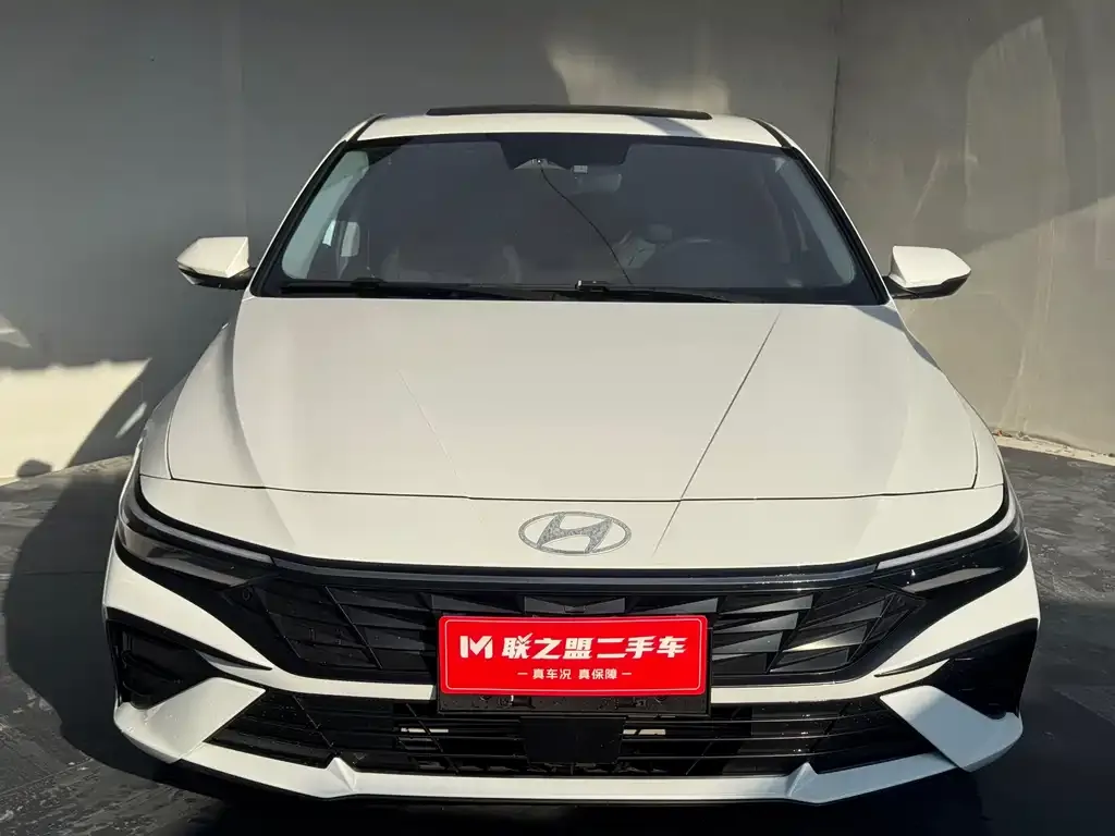 Hyundai Elantra — фото 2