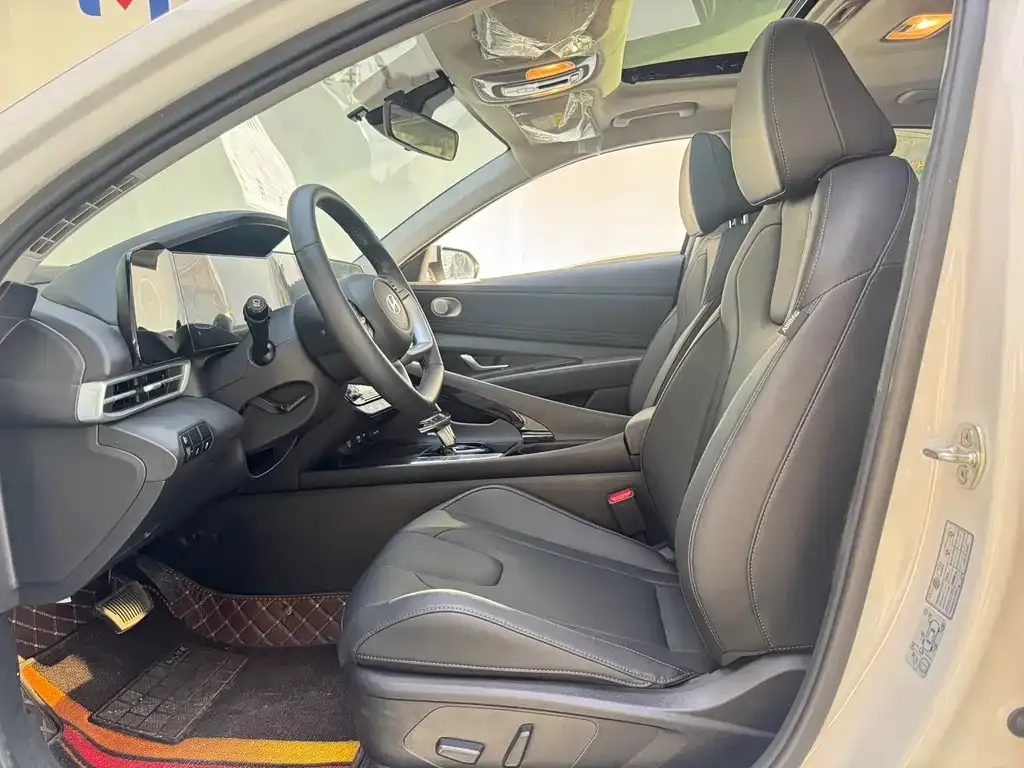 Hyundai Elantra — фото 6
