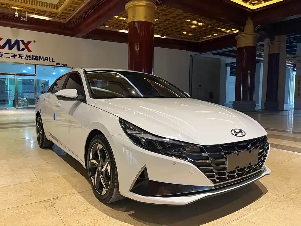 Hyundai Elantra — фото 4