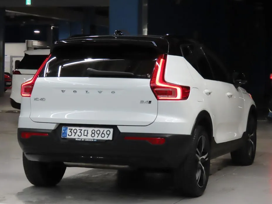 Volvo XC40 — фото 8