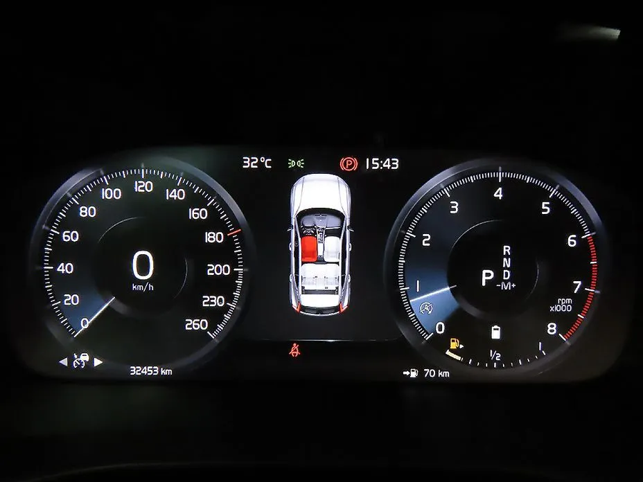 Volvo XC40 — фото 2
