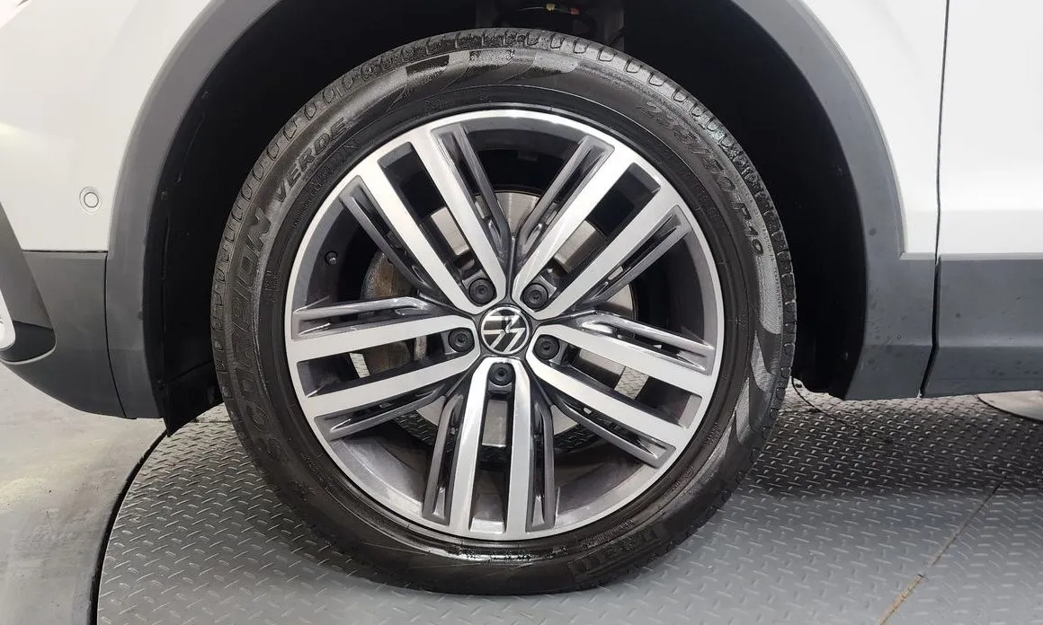 Volkswagen Tiguan — фото 9