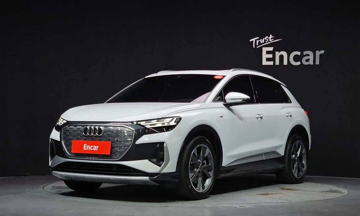 Audi Q4 e-tron — фото 1