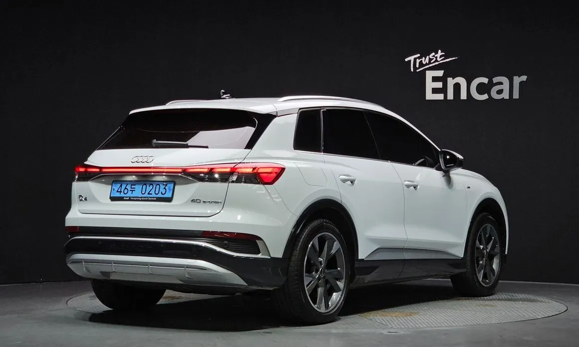 Audi Q4 e-tron — фото 2