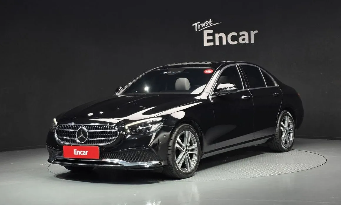 Mercedes-Benz E-Class — фото 1