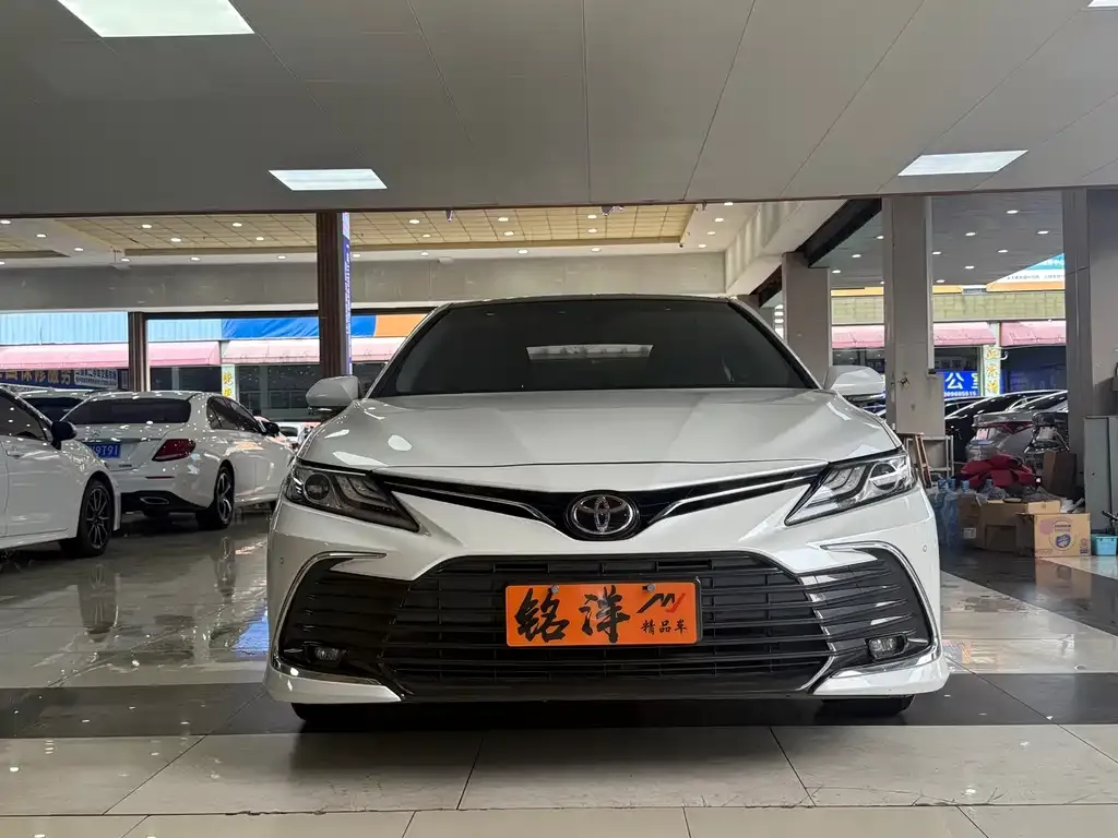 Toyota Camry — фото 4