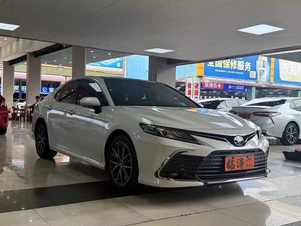 Toyota Camry — фото 9