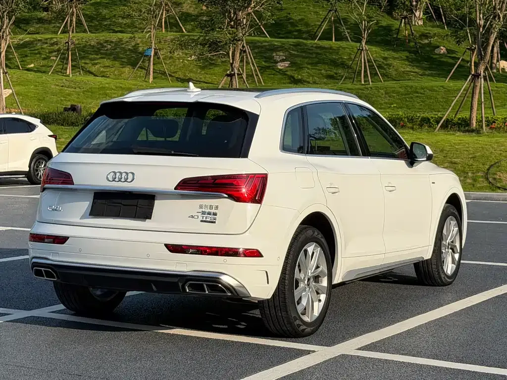 Audi Q5L — фото 6