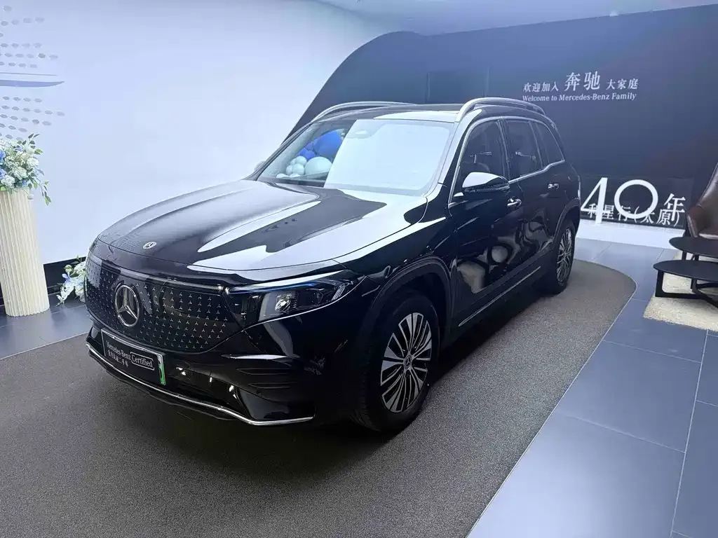 Mercedes-Benz EQB — фото 1