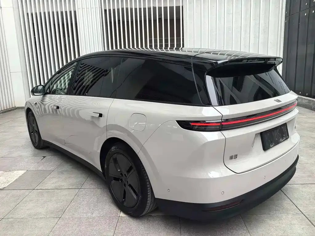 Li Auto i8 — фото 2