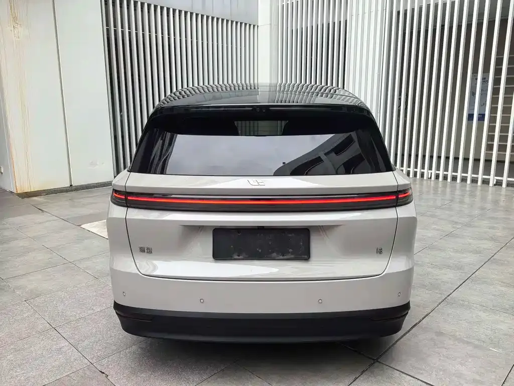 Li Auto i8 — фото 7