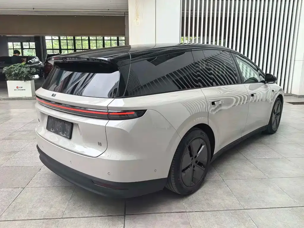 Li Auto i8 — фото 3