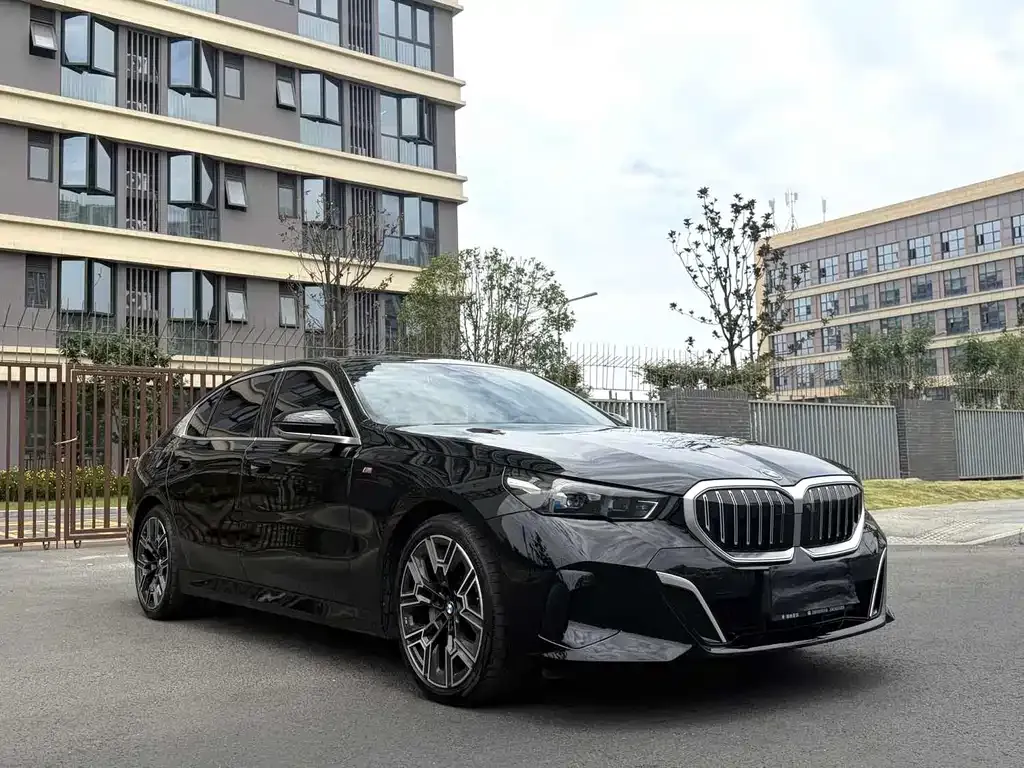 BMW 5 Series — фото 4