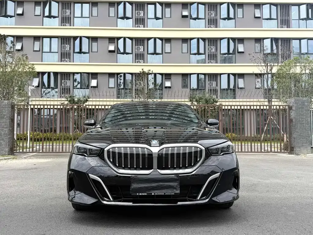 BMW 5 Series — фото 2