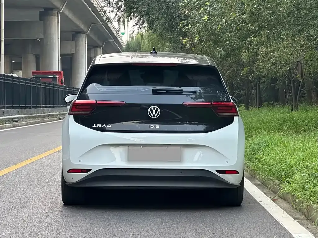 Volkswagen ID.3 — фото 8