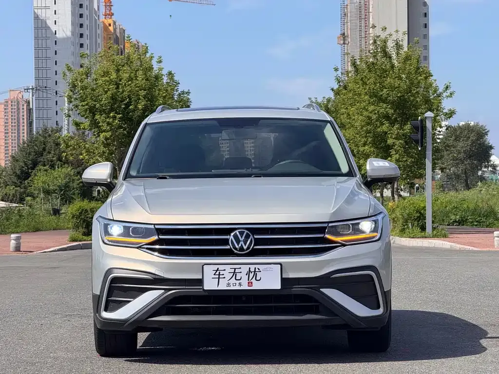 Volkswagen Tiguan L — фото 5