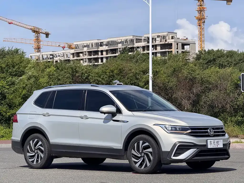 Volkswagen Tiguan L — фото 3