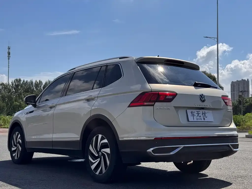 Volkswagen Tiguan L — фото 8