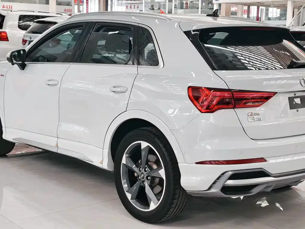 Audi Q3 — фото 10