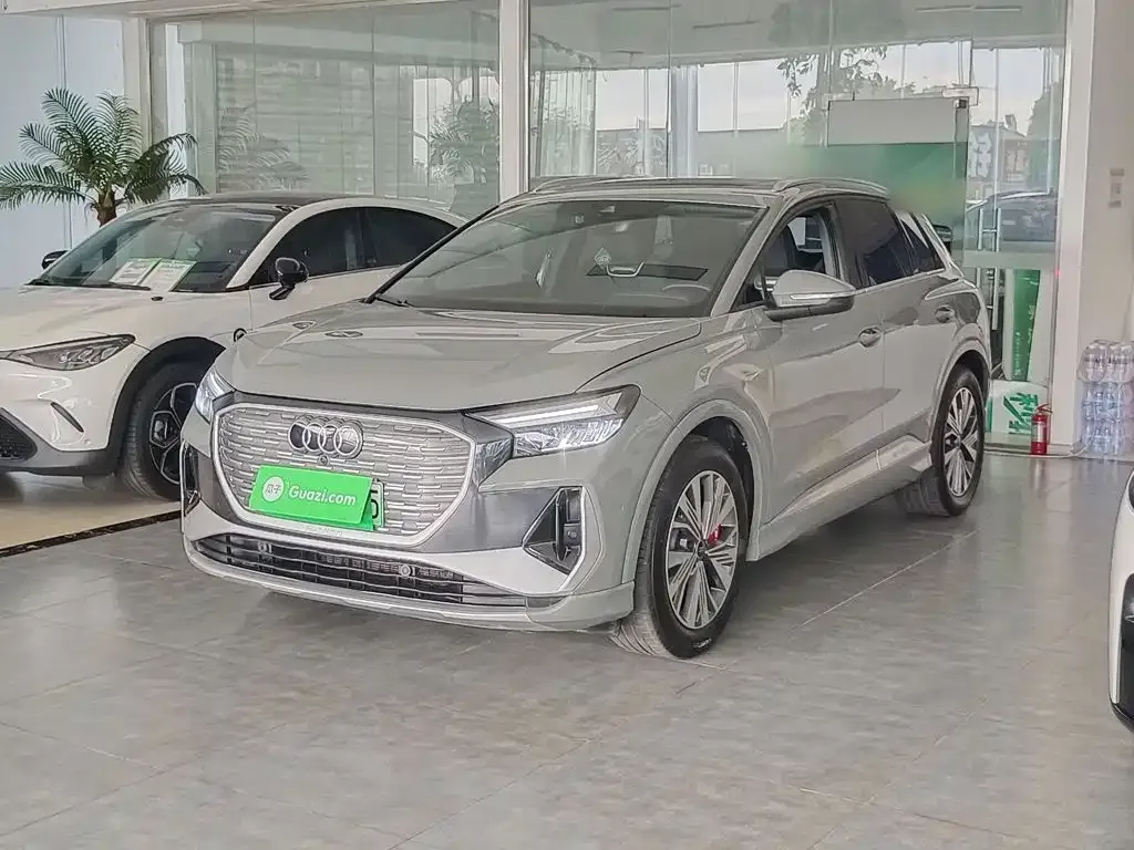 Audi Q4 e-tron — фото 1