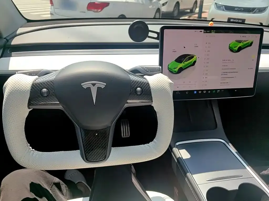 Tesla Model Y — фото 9