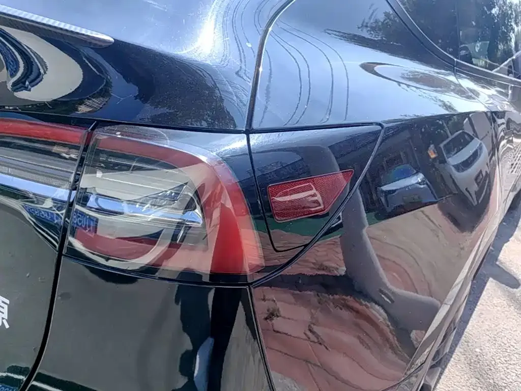 Tesla Model Y — фото 5