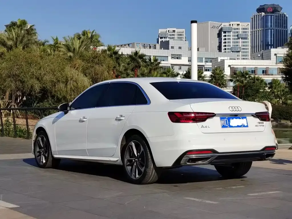Audi A4L — фото 7